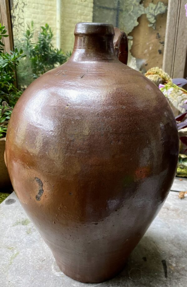 Large antique French stoneware jug with handle – late 19th century (5) Grote antieke Franse gres kruik met handgreep | Large antique French stoneware jug with handle – late 19th century