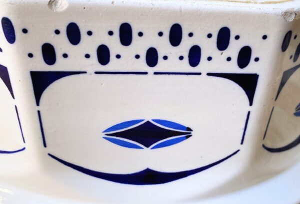 Octagonal Art Deco wash basin, 1930s (4) Achthoekige Art Deco waskom met blauwe geometrische print | Octagonal Art Deco wash basin, 1930s