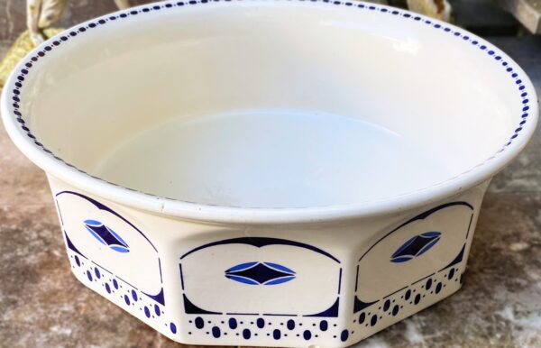 Octagonal Art Deco wash basin, 1930s (7) Achthoekige Art Deco waskom met blauwe geometrische print | Octagonal Art Deco wash basin, 1930s