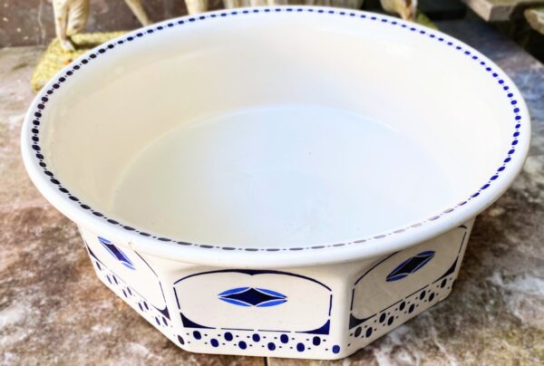Octagonal Art Deco wash basin, 1930s (8) Achthoekige Art Deco waskom met blauwe geometrische print | Octagonal Art Deco wash basin, 1930s