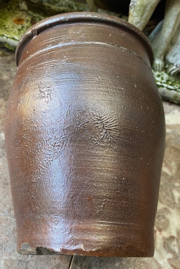 Old French dark‑brown glazed stoneware jug with single handle – late 19th century (12) Oude donkerbruine Franse geglazuurde greskan met één oor | Old French dark‑brown glazed stoneware jug with single handle – late 19th century