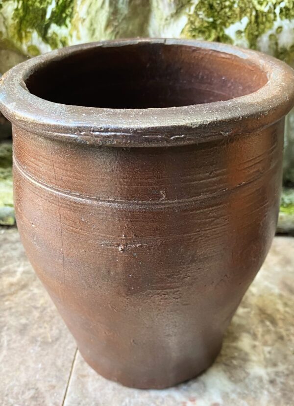 Old French dark‑brown glazed stoneware jug with single handle – late 19th century (14) Oude donkerbruine Franse geglazuurde greskan met één oor | Old French dark‑brown glazed stoneware jug with single handle – late 19th century