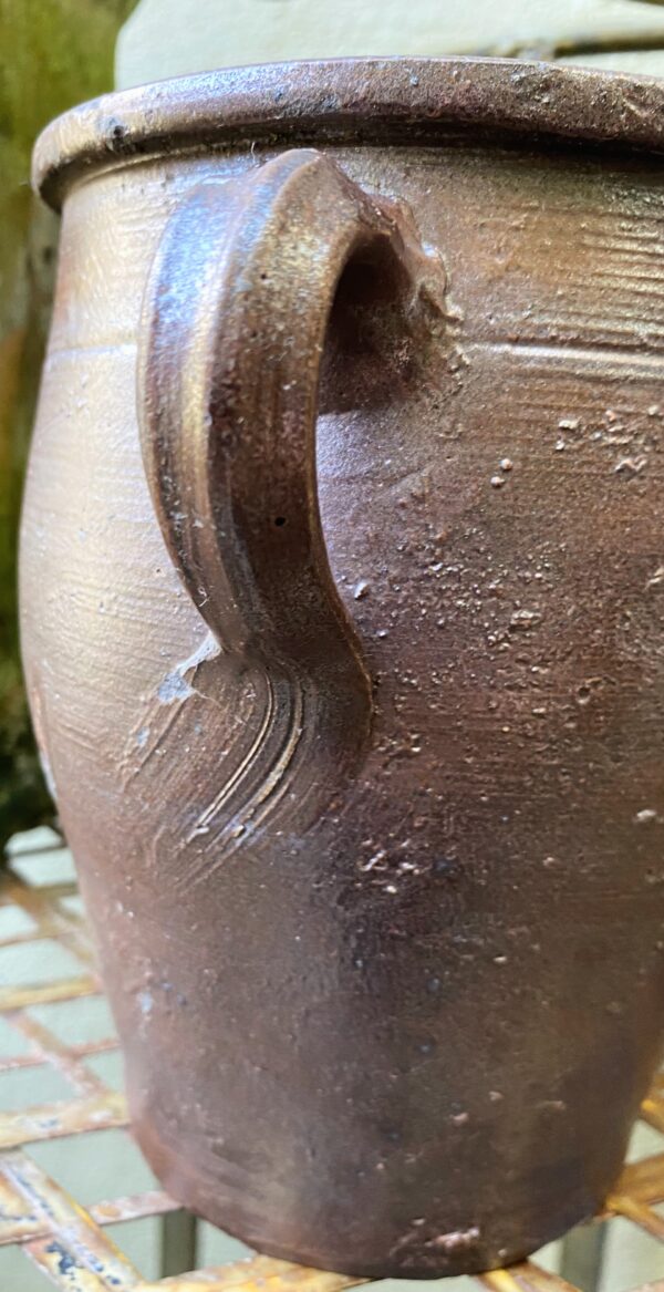 Old French dark‑brown glazed stoneware jug with single handle – late 19th century (6) Oude donkerbruine Franse geglazuurde greskan met één oor | Old French dark‑brown glazed stoneware jug with single handle – late 19th century