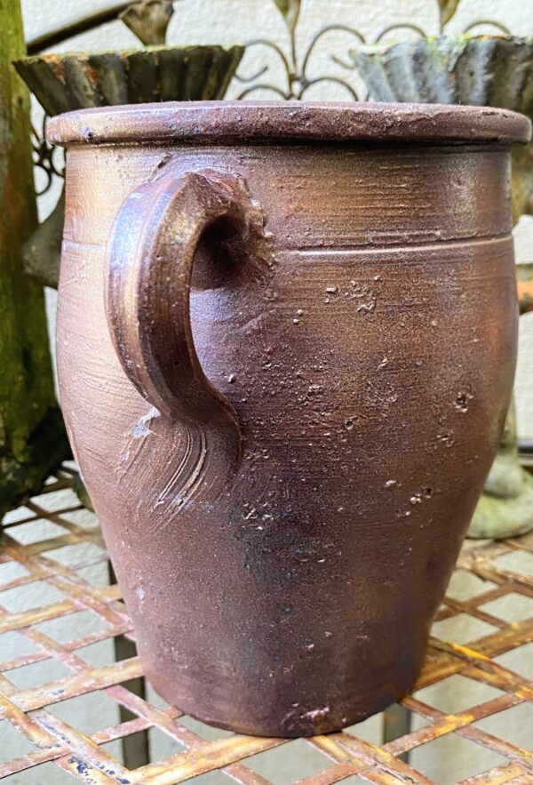 Old French dark‑brown glazed stoneware jug with single handle – late 19th century (8) Oude donkerbruine Franse geglazuurde greskan met één oor | Old French dark‑brown glazed stoneware jug with single handle – late 19th century