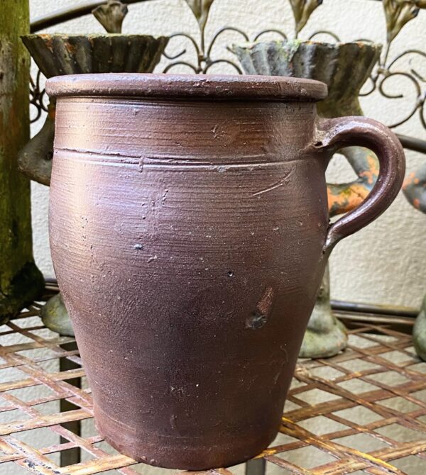 Old French dark‑brown glazed stoneware jug with single handle – late 19th century (9) Oude donkerbruine Franse geglazuurde greskan met één oor | Old French dark‑brown glazed stoneware jug with single handle – late 19th century