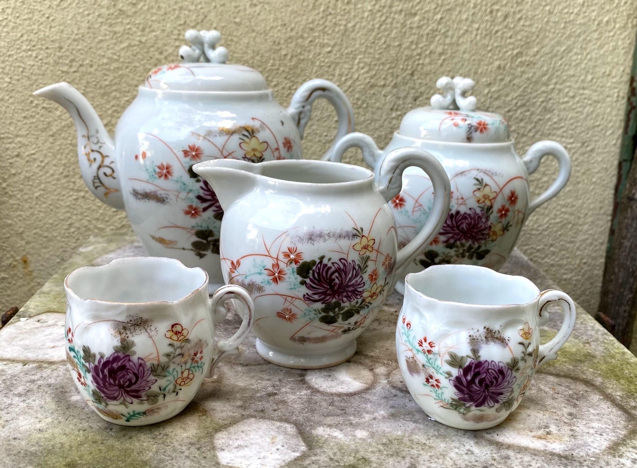 Prachtige Kutani Tashiro shoten Japanse handgeschilderde theeset in eierschaal porselein set vooraan 4 Chinese eierschaalporseleinen theekopjes Rose Canton | 4 Chinese eggshell porcelain teacups Rose Canton – c.1900