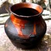 Rustieke donkerbruine aardewerken pot met handvat | Rustic dark‑brown earthenware pot, 1890