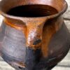 Rustieke donkerbruine aardewerken pot met handvat | Rustic dark‑brown earthenware pot, 1890