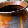 Rustieke donkerbruine aardewerken pot met handvat | Rustic dark‑brown earthenware pot, 1890