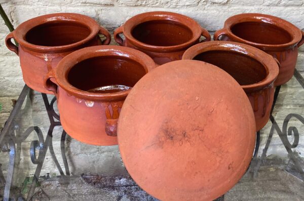 Set of 6 French glazed stoneware terracotta cooking pots – (13) Franse geglazuurde gres terracotta kookpot – 19e tot begin 20e eeuw | French glazed stoneware terracotta cooking pot – early 20th century