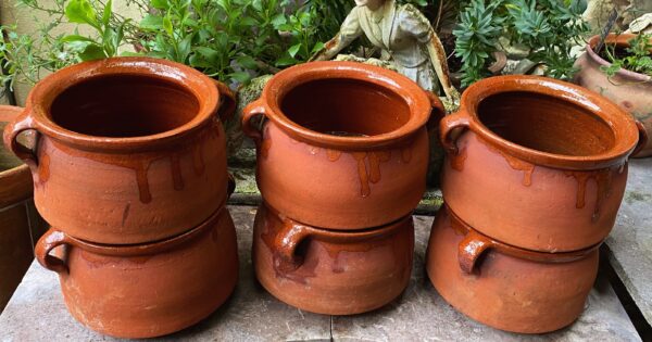 Set of 6 French glazed stoneware terracotta cooking pots – (4) Franse geglazuurde gres terracotta kookpot – 19e tot begin 20e eeuw | French glazed stoneware terracotta cooking pot – early 20th century