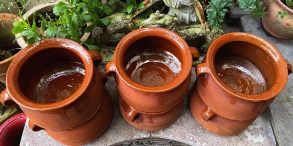 Set of 6 French glazed stoneware terracotta cooking pots – (5) Franse geglazuurde gres terracotta kookpot – 19e tot begin 20e eeuw | French glazed stoneware terracotta cooking pot – early 20th century