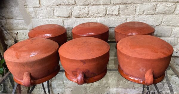 Set of 6 French glazed stoneware terracotta cooking pots – (7) Franse geglazuurde gres terracotta kookpot – 19e tot begin 20e eeuw | French glazed stoneware terracotta cooking pot – early 20th century
