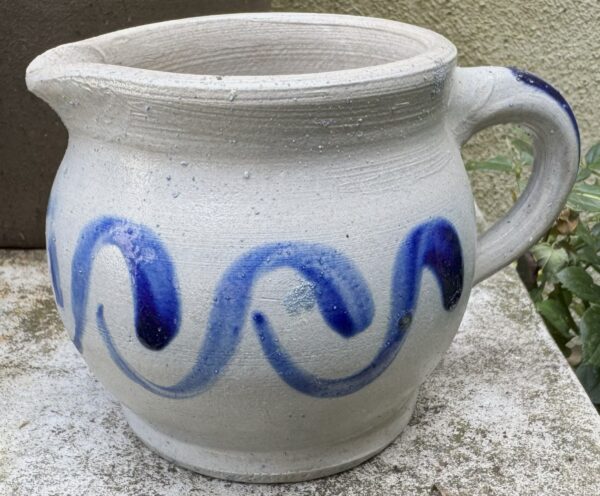 Klein Keuls kannetje in zoutgeglazuurd steengoed | Small Cologne stoneware jug, salt‑glazed – ca. 1900