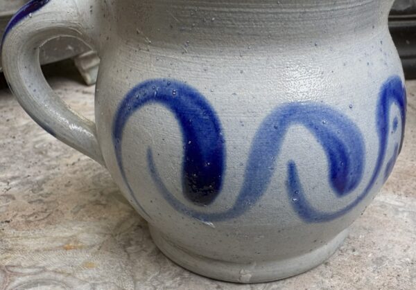 Klein Keuls kannetje in zoutgeglazuurd steengoed | Small Cologne stoneware jug, salt‑glazed – ca. 1900