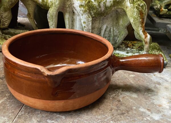 Terracotta French caquelon with spout, 1930s–1940s (1) Vintage Franse terracotta caquelon met tuit | Terracotta French caquelon with spout, 1930s–1940s