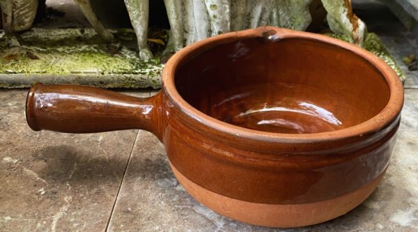 Terracotta French caquelon with spout, 1930s–1940s (12) Vintage Franse terracotta caquelon met tuit | Terracotta French caquelon with spout, 1930s–1940s