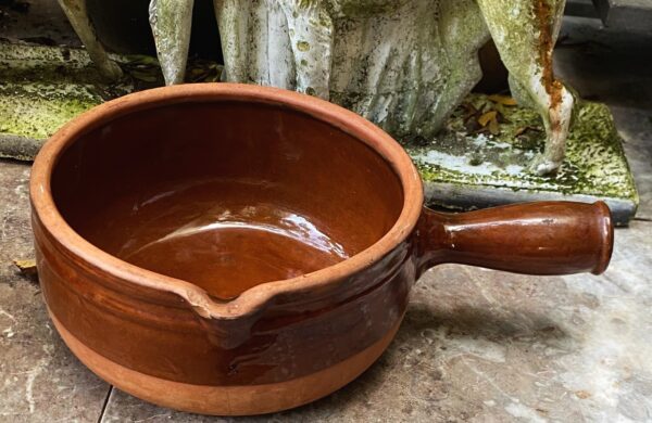 Terracotta French caquelon with spout, 1930s–1940s (17) Vintage Franse terracotta caquelon met tuit | Terracotta French caquelon with spout, 1930s–1940s