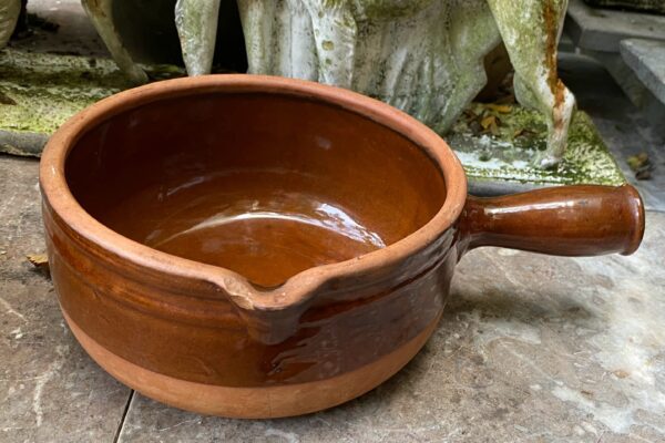 Terracotta French caquelon with spout, 1930s–1940s (2) Vintage Franse terracotta caquelon met tuit | Terracotta French caquelon with spout, 1930s–1940s