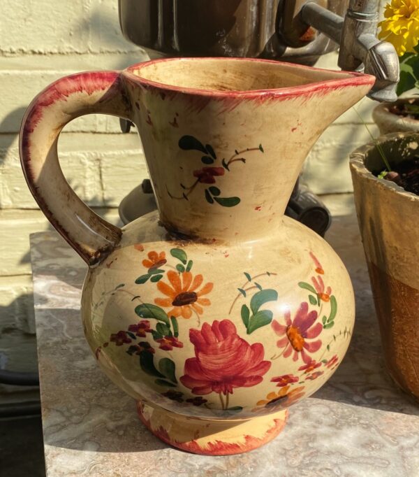 Vintage schenkkan Majolica Aardewerk Gesigneerd 18643 FJ CCE (5) Prachtige bolvormige majolica schenkkan met bloemenmotief – exquisite floral pitcher 20th c.