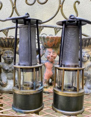 industrial-heritage-lighting Antiek industrieel blikken toorts- of spoorwegoliekannetje in de vorm van een theepot – ca. begin 20e eeuw