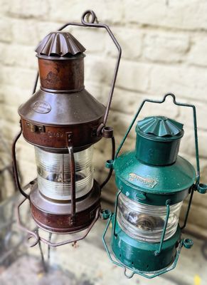 nautical-lighting-and-ship-lamps Exclusieve volledig handgemaakte lamp in de vorm van een boei | Exclusive fully handmade buoy‑shaped lamp – mid‑20th century