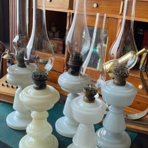 oil-lamps-and-vintage-petroleum-lightin Amberkleurig Lumetta olielampje – Duitsland ca. 1880
