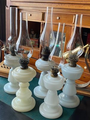 oil-lamps-and-vintage-petroleum-lightin Amberkleurig Lumetta olielampje – Duitsland ca. 1880
