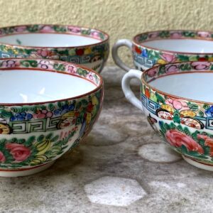 4 Chinese eierschaalporseleinen theekopjes Rose Canton | 4 Chinese eggshell porcelain teacups Rose Canton – c.1900