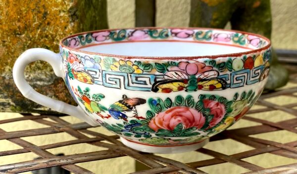 4 Chinese eggshell porcelain teacups Rose Canton – c.1900 (12) 4 Chinese eierschaalporseleinen theekopjes Rose Canton | 4 Chinese eggshell porcelain teacups Rose Canton – c.1900