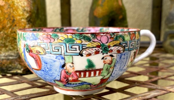 4 Chinese eggshell porcelain teacups Rose Canton – c.1900 (14) 4 Chinese eierschaalporseleinen theekopjes Rose Canton | 4 Chinese eggshell porcelain teacups Rose Canton – c.1900