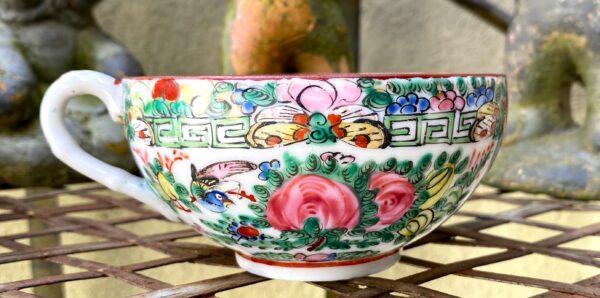 4 Chinese eggshell porcelain teacups Rose Canton – c.1900 (16) 4 Chinese eierschaalporseleinen theekopjes Rose Canton | 4 Chinese eggshell porcelain teacups Rose Canton – c.1900