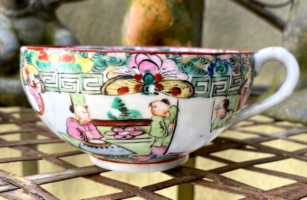 4 Chinese eggshell porcelain teacups Rose Canton – c.1900 (18) 4 Chinese eierschaalporseleinen theekopjes Rose Canton | 4 Chinese eggshell porcelain teacups Rose Canton – c.1900