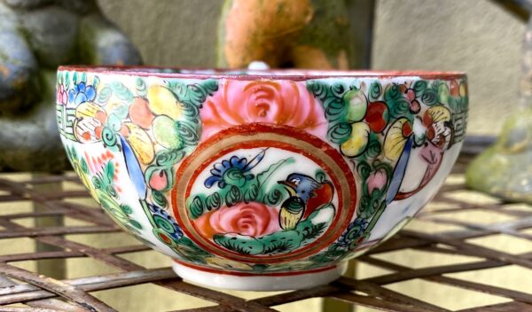 4 Chinese eggshell porcelain teacups Rose Canton – c.1900 (19) 4 Chinese eierschaalporseleinen theekopjes Rose Canton | 4 Chinese eggshell porcelain teacups Rose Canton – c.1900