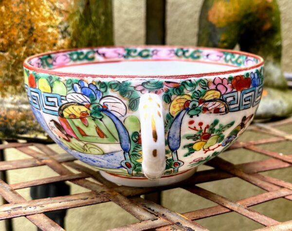 4 Chinese eggshell porcelain teacups Rose Canton – c.1900 (2) 4 Chinese eierschaalporseleinen theekopjes Rose Canton | 4 Chinese eggshell porcelain teacups Rose Canton – c.1900