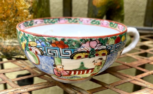 4 Chinese eggshell porcelain teacups Rose Canton – c.1900 (3) 4 Chinese eierschaalporseleinen theekopjes Rose Canton | 4 Chinese eggshell porcelain teacups Rose Canton – c.1900
