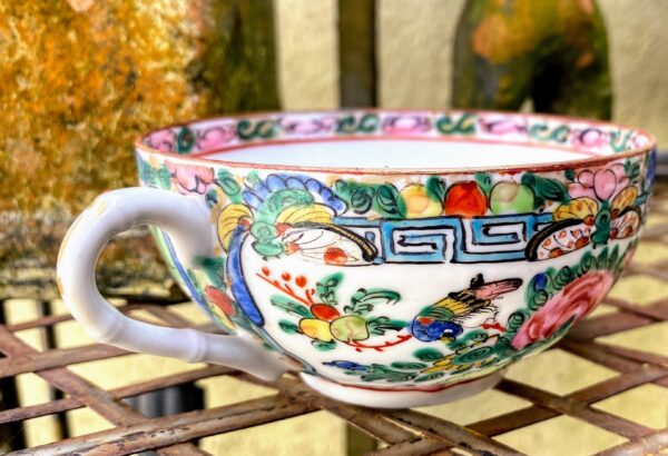 4 Chinese eggshell porcelain teacups Rose Canton – c.1900 (6) 4 Chinese eierschaalporseleinen theekopjes Rose Canton | 4 Chinese eggshell porcelain teacups Rose Canton – c.1900