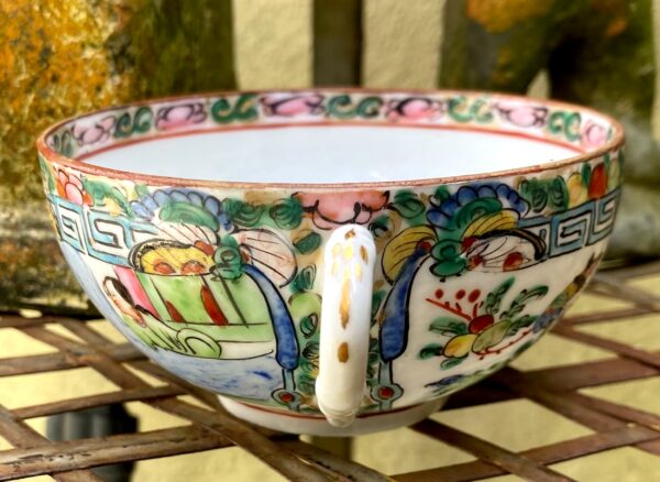 4 Chinese eggshell porcelain teacups Rose Canton – c.1900 (7) 4 Chinese eierschaalporseleinen theekopjes Rose Canton | 4 Chinese eggshell porcelain teacups Rose Canton – c.1900