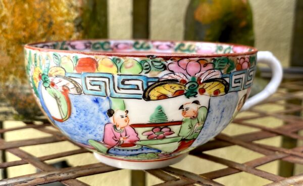 4 Chinese eggshell porcelain teacups Rose Canton – c.1900 (8) 4 Chinese eierschaalporseleinen theekopjes Rose Canton | 4 Chinese eggshell porcelain teacups Rose Canton – c.1900