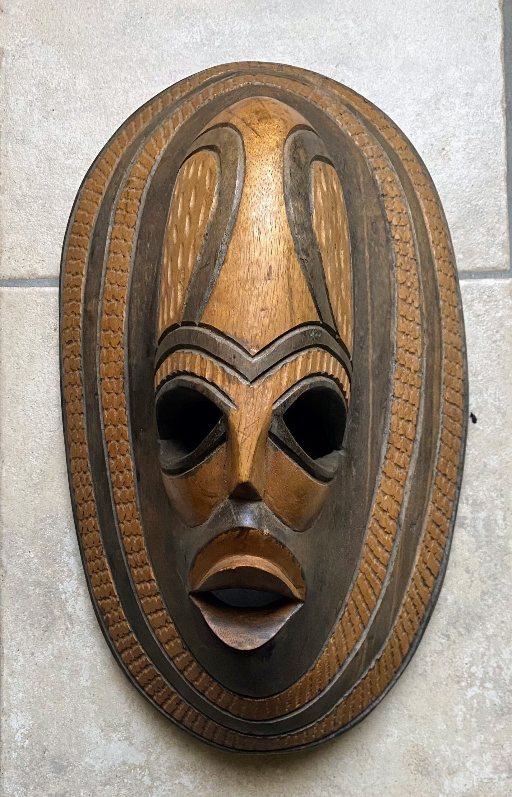 5278097929.jpg Afrikaans houten masker – “Opanyin” uit de Akan‑traditie, handgesneden Sesehout, ca. midden 20e eeuw