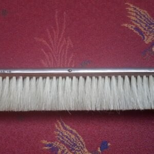 5298354044.jpg Antieke zilveren kledingborstel met monogram – elegantie uit de 19de eeuw