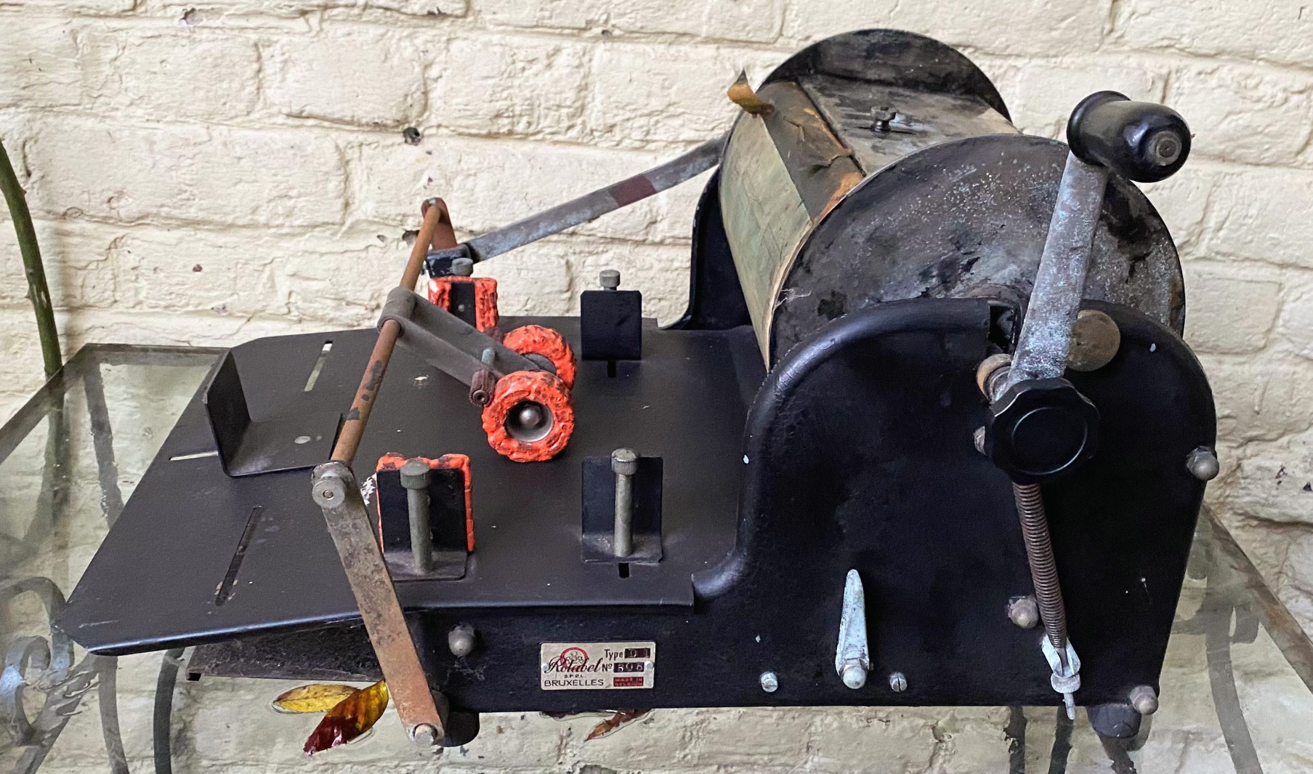 5305510427.jpg Unieke handbediende stencilmachine Rotabel - Industrieel erfgoed uit de jaren 50