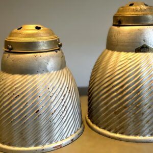 5305510709.jpg Unieke Engelse industriële gespiegelde glazen lampenkappen – Helioray, ca. 1930