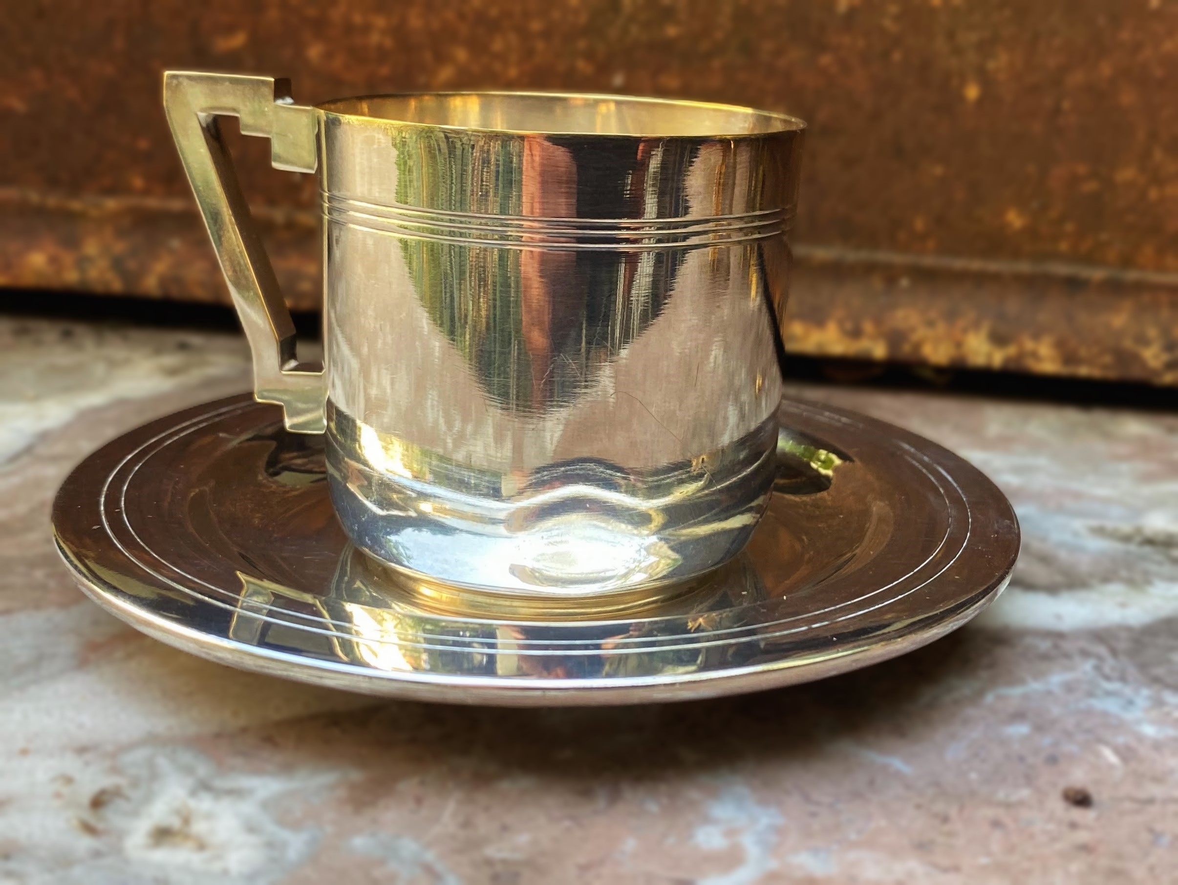5305510818.jpg Verzilverde Art Deco koffie‑ of theemok met schotel – jaren ’30