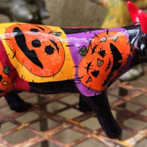 ​Vintage veelkleurig keramisch stierenbeeld met Halloweenmotieven – ca. 2000