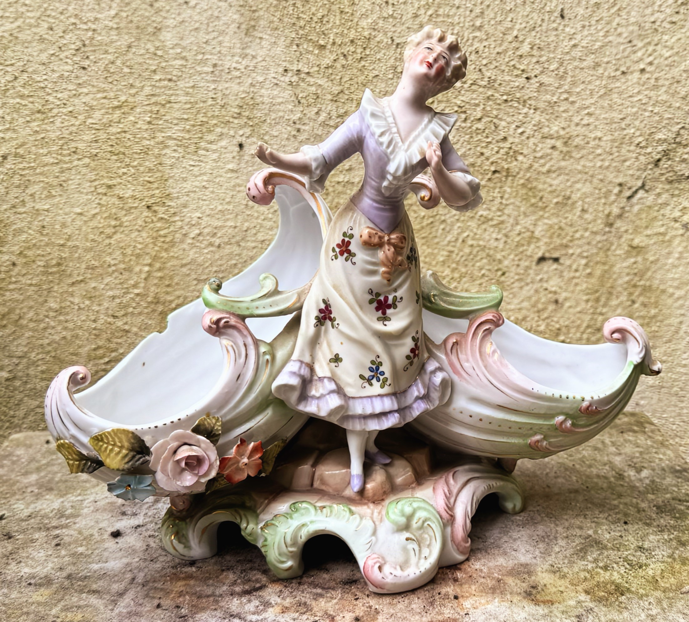 5305511449.jpg Victorian biscuitporseleinen beeld met schelpplantenbakken – Andrea by Sadek style, ca. 1980