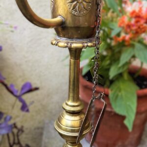 5305512004.jpg Zeldzame antieke ornamentale messing " snotneus" tafelolielamp - 19e eeuw