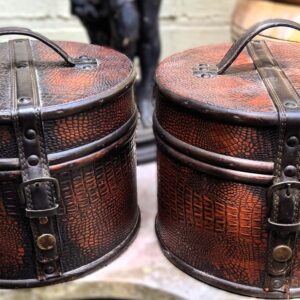 Set van twee retro bewaarcilinders met croco‑structuur – ca. midden 20e eeuw – Tijdloze Schatten voor Accessoires en Curiosa