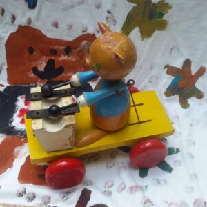 Charmant retro houten trekfiguurtje varkentje met xylofoon