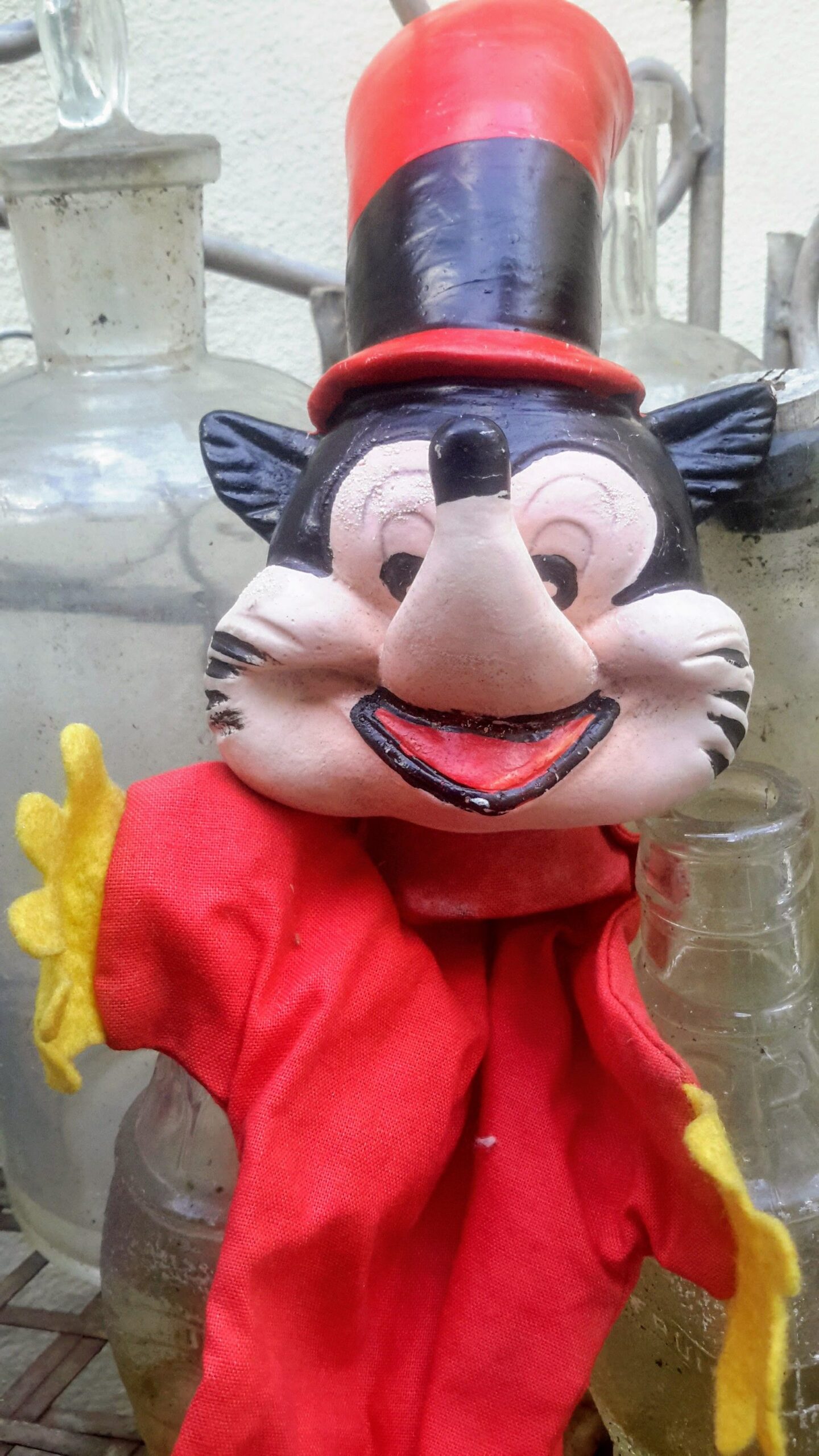 Vintage Handpop Mickey Mouse met Hoge Hoed Retro speelgoed oude poppenkast pop  – ca. 1970